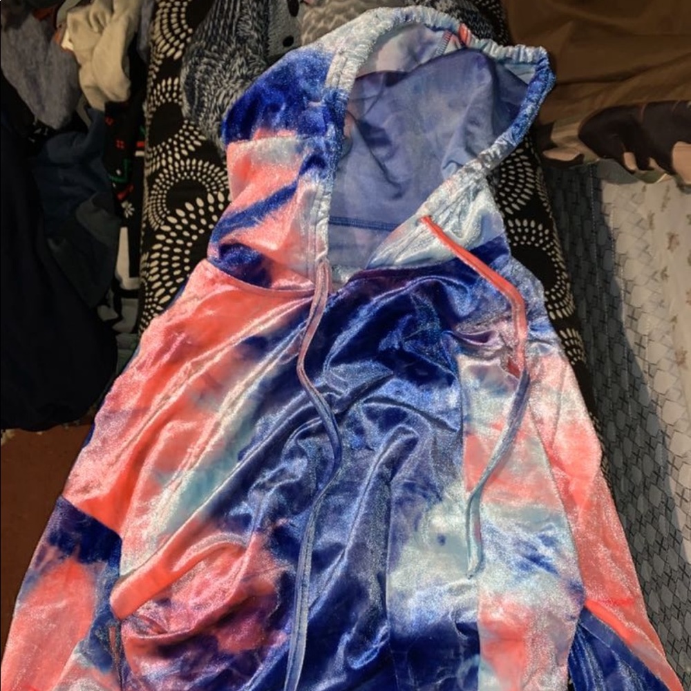 Very Stretchy Velvet Cropped Hoodie